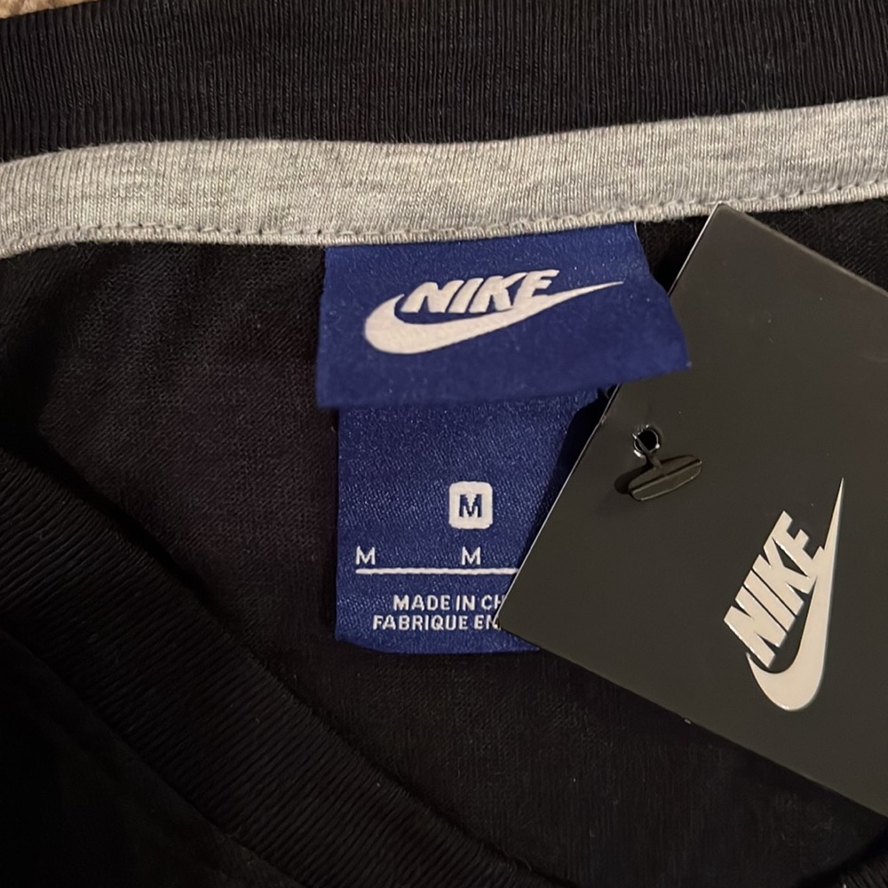 NWT Nike long sleeve shirt - Picture 3 of 4